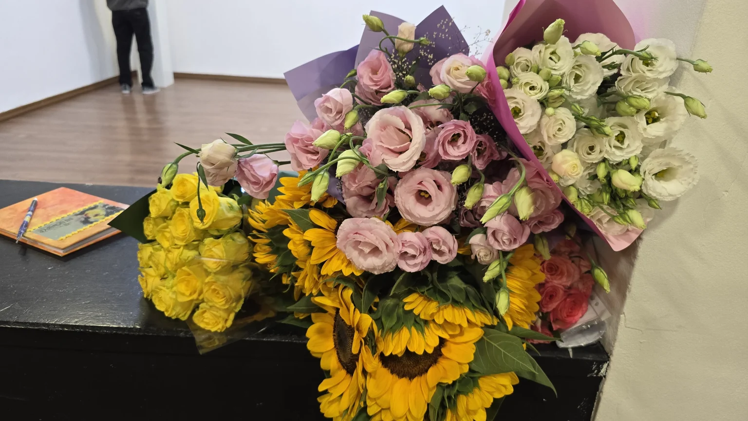 Bouquets of flowers on the hall table on the exhibition opening day